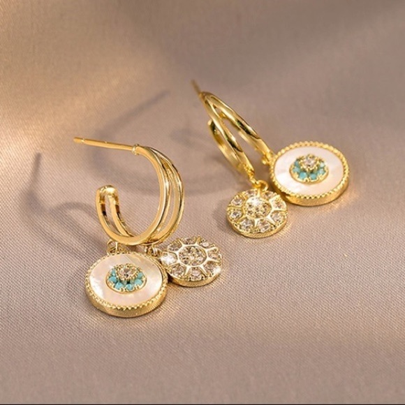 💎 FREE w/bundle❗️ PRICE🔻”Ocean’s Tears” Gold Mother of Pearl Earrings ✨💫 - Picture 4 of 10